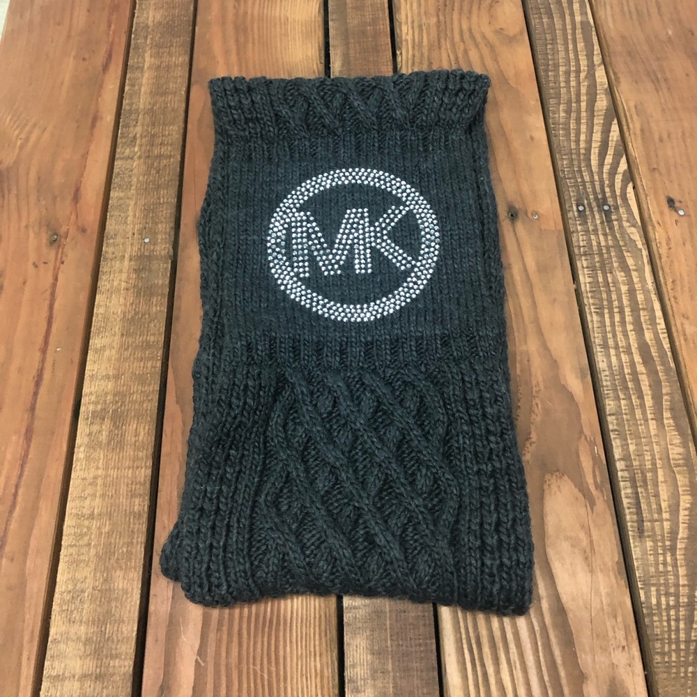 Michael Kors MK gray cable knit infinity scarf - Picture 2 of 9